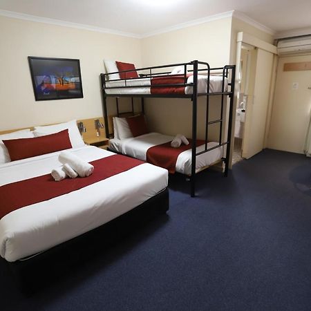 Townhouse Motel קווארה מראה חיצוני תמונה
