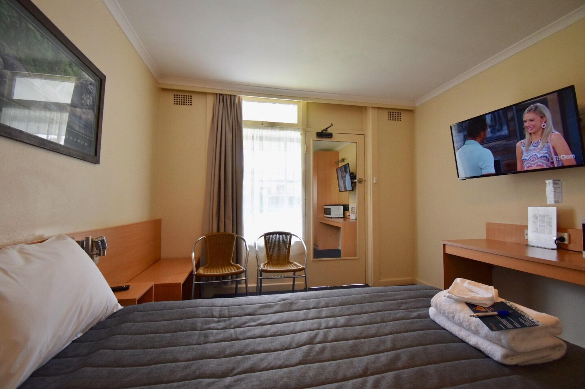 Townhouse Motel קווארה מראה חיצוני תמונה