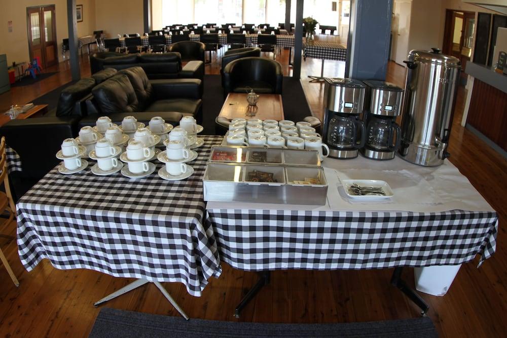 Townhouse Motel קווארה מראה חיצוני תמונה