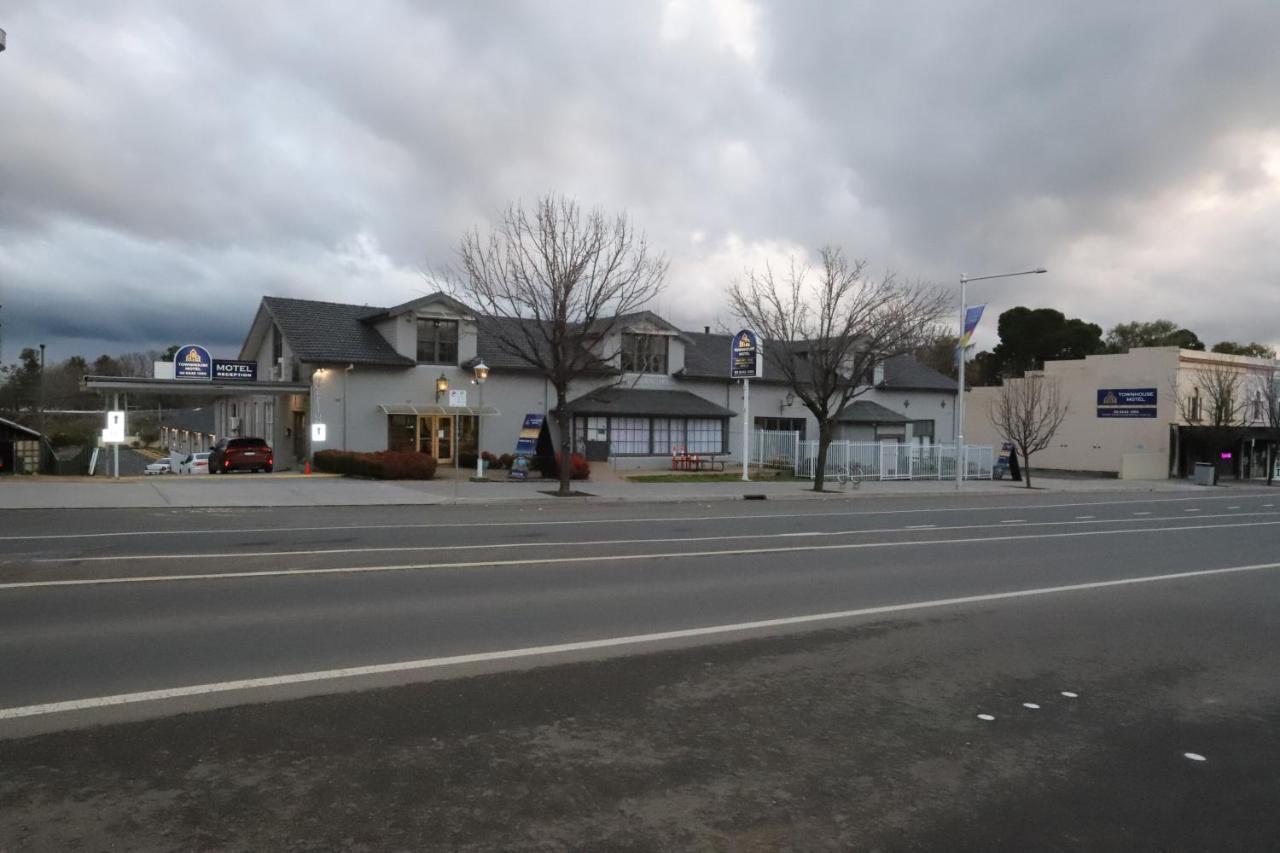 Townhouse Motel קווארה מראה חיצוני תמונה