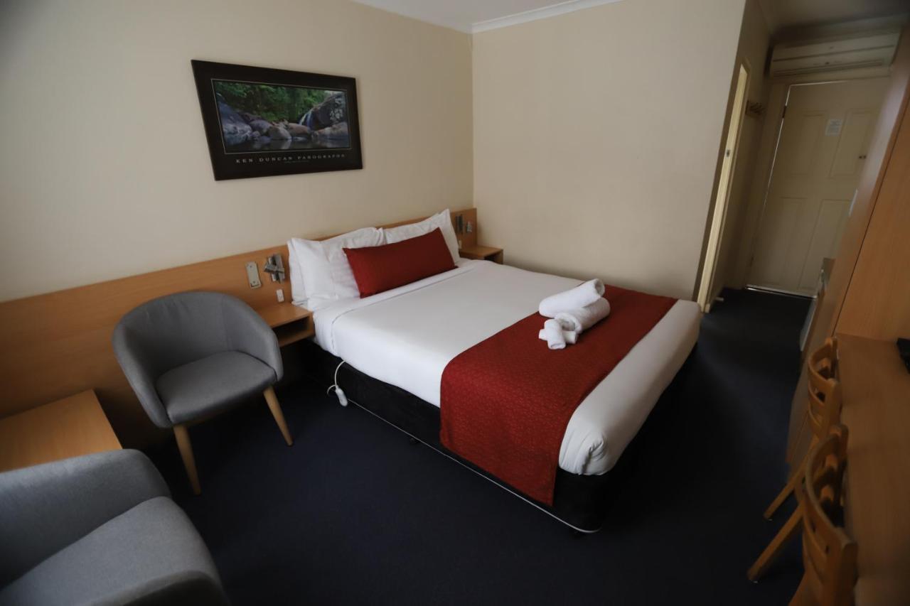Townhouse Motel קווארה מראה חיצוני תמונה