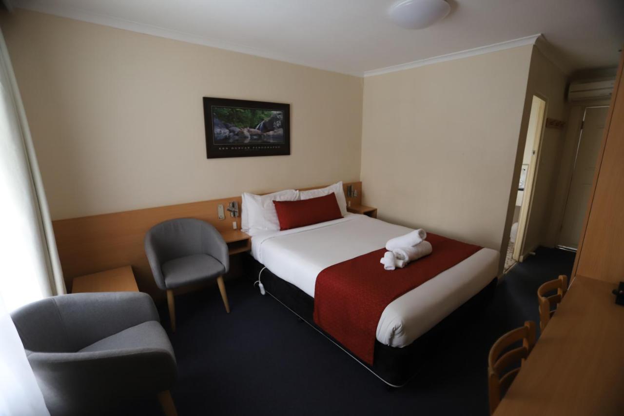 Townhouse Motel קווארה מראה חיצוני תמונה