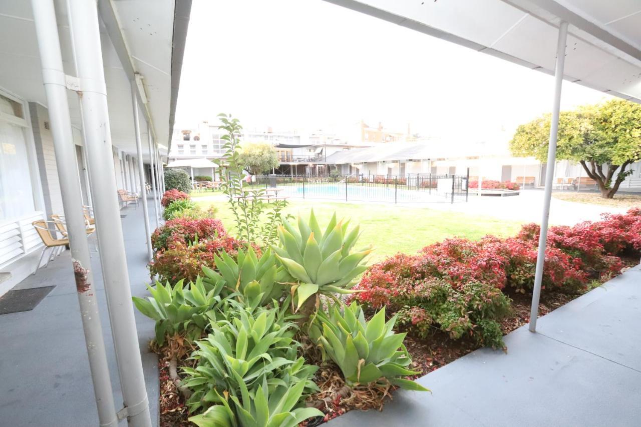 Townhouse Motel קווארה מראה חיצוני תמונה