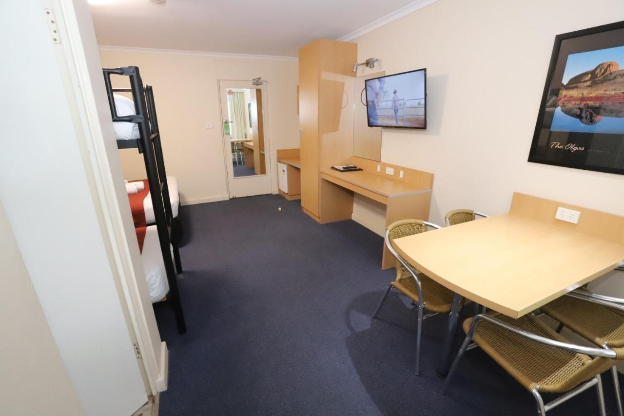 Townhouse Motel קווארה מראה חיצוני תמונה