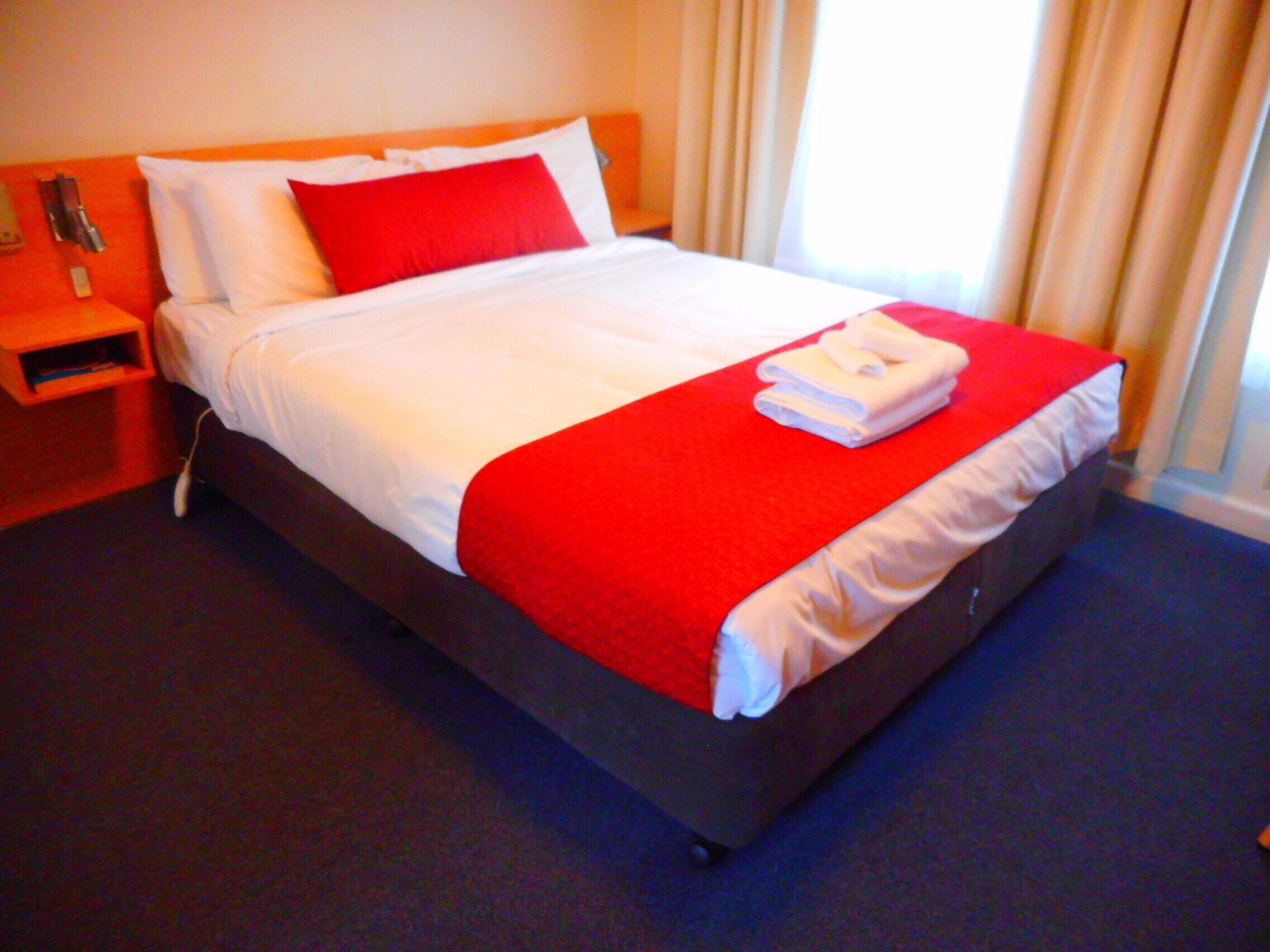 Townhouse Motel קווארה מראה חיצוני תמונה