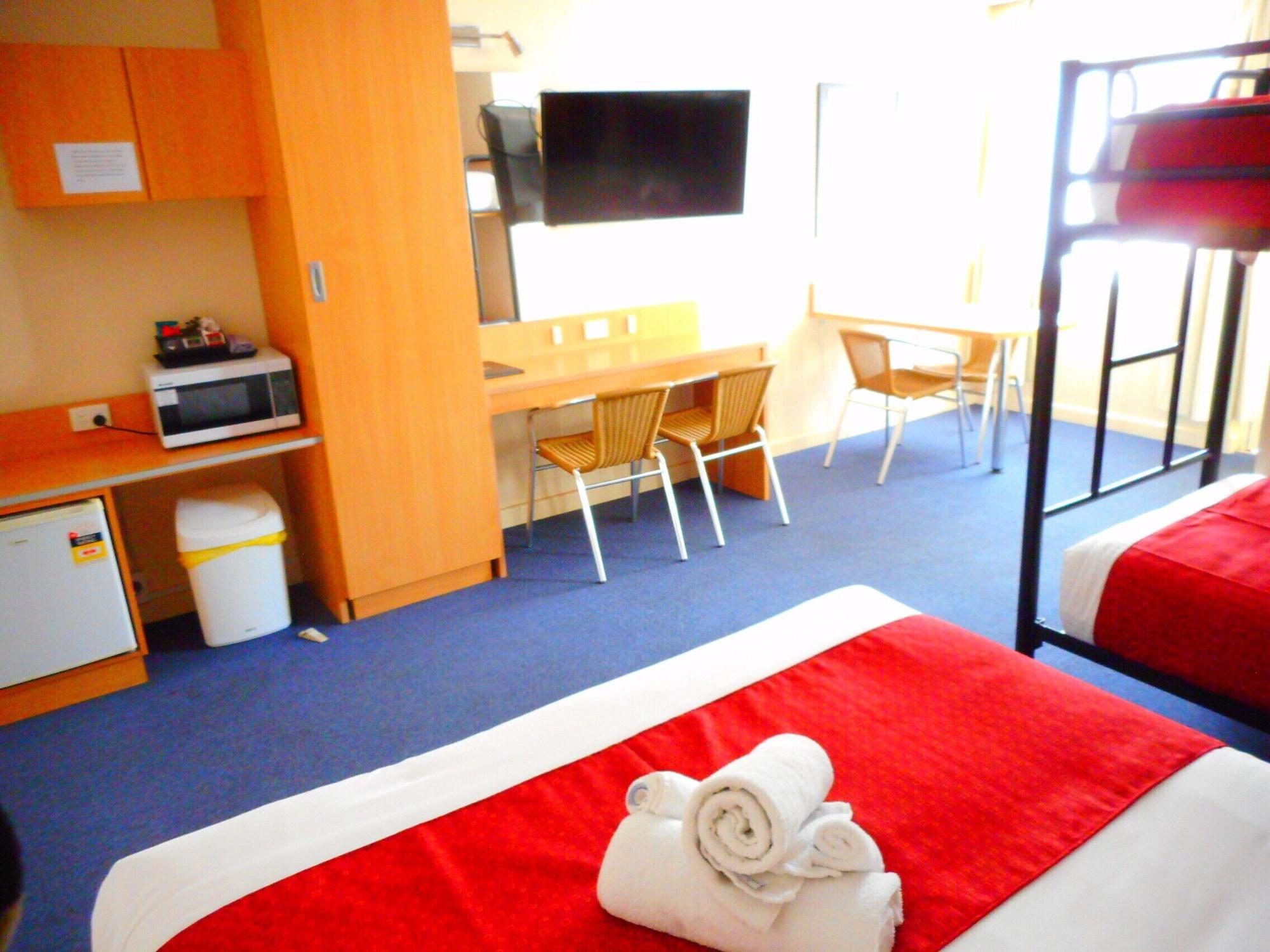 Townhouse Motel קווארה מראה חיצוני תמונה