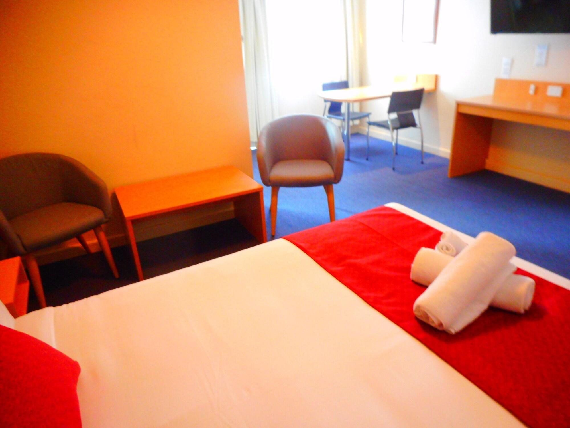Townhouse Motel קווארה מראה חיצוני תמונה