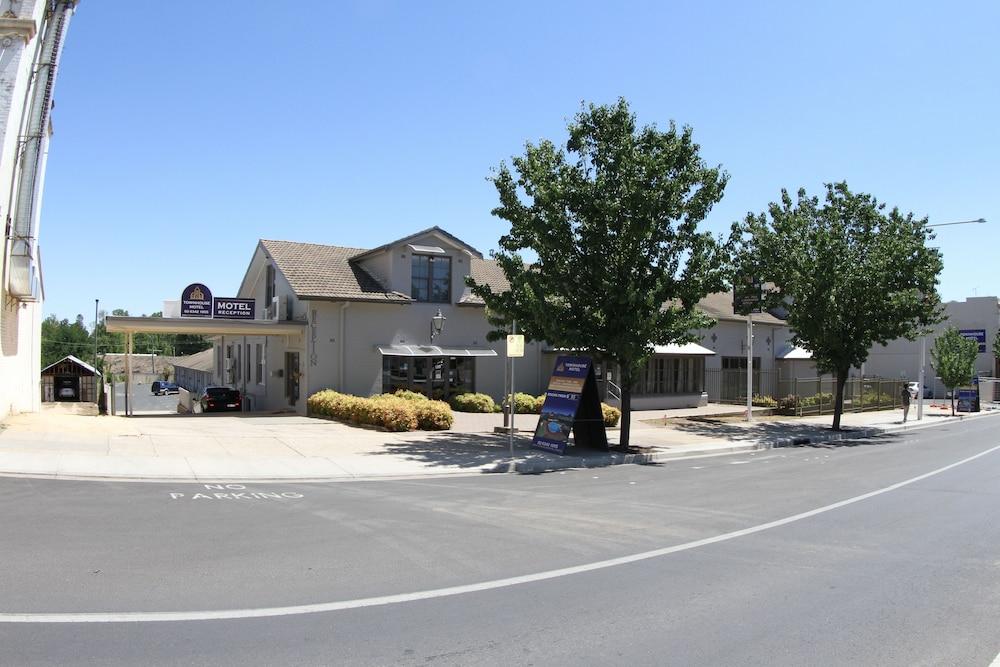 Townhouse Motel קווארה מראה חיצוני תמונה