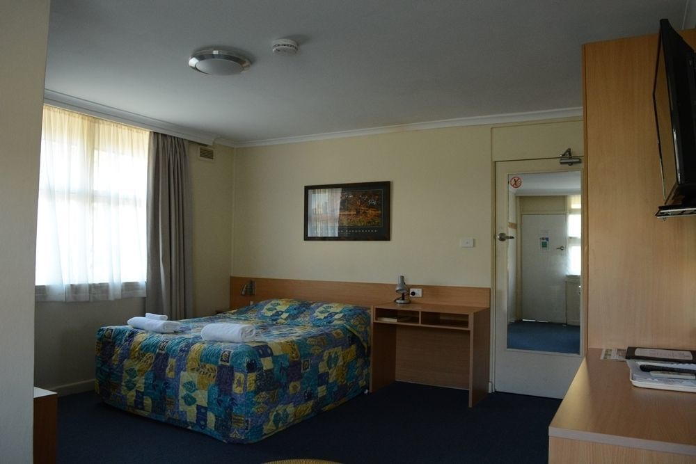 Townhouse Motel קווארה מראה חיצוני תמונה