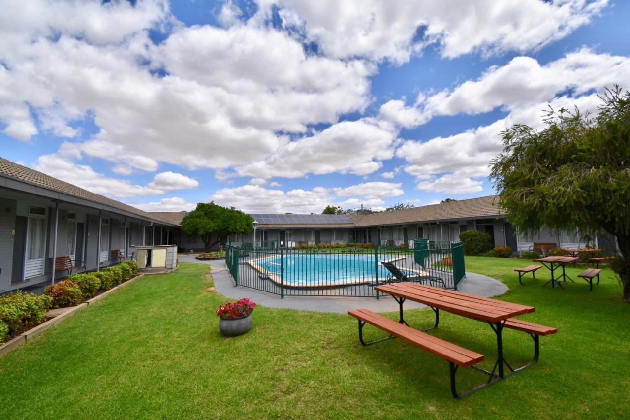 Townhouse Motel קווארה מראה חיצוני תמונה
