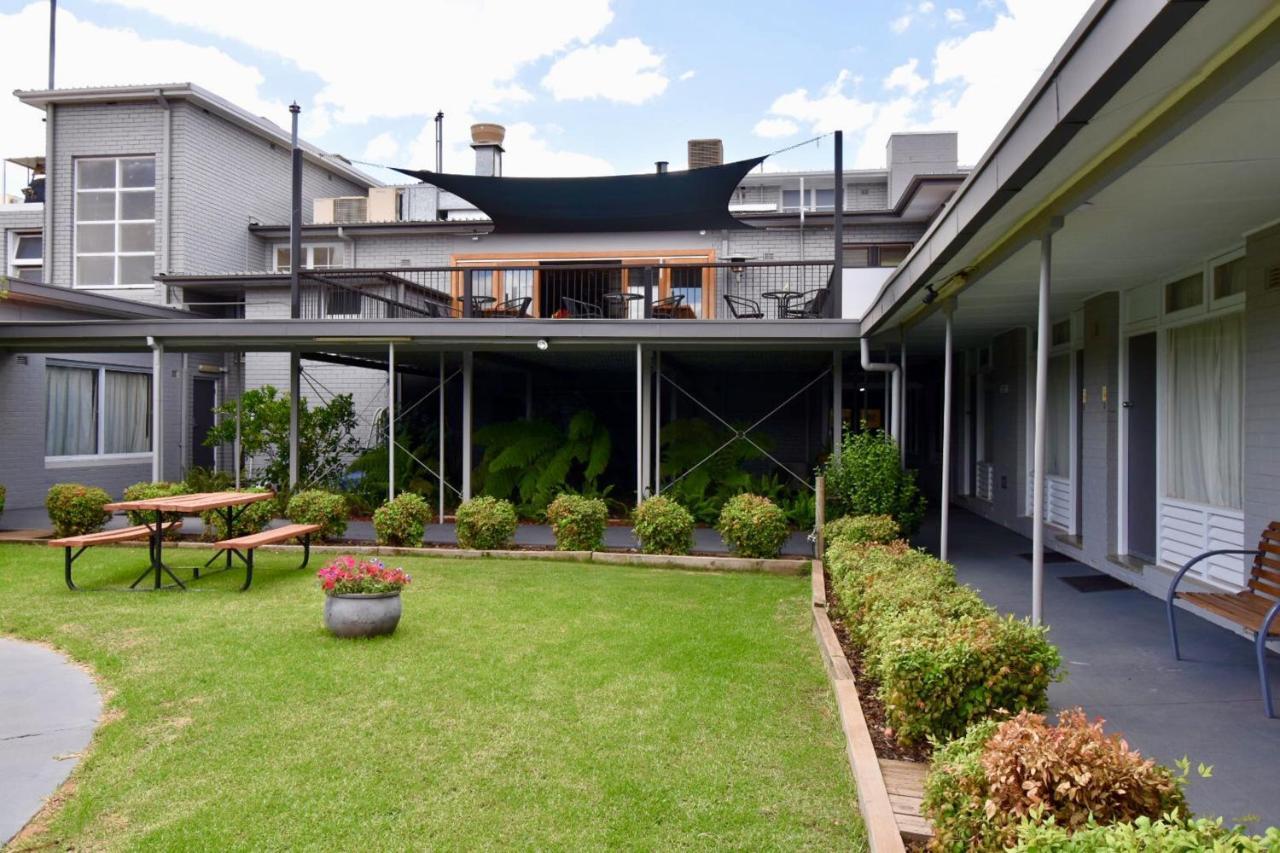 Townhouse Motel קווארה מראה חיצוני תמונה