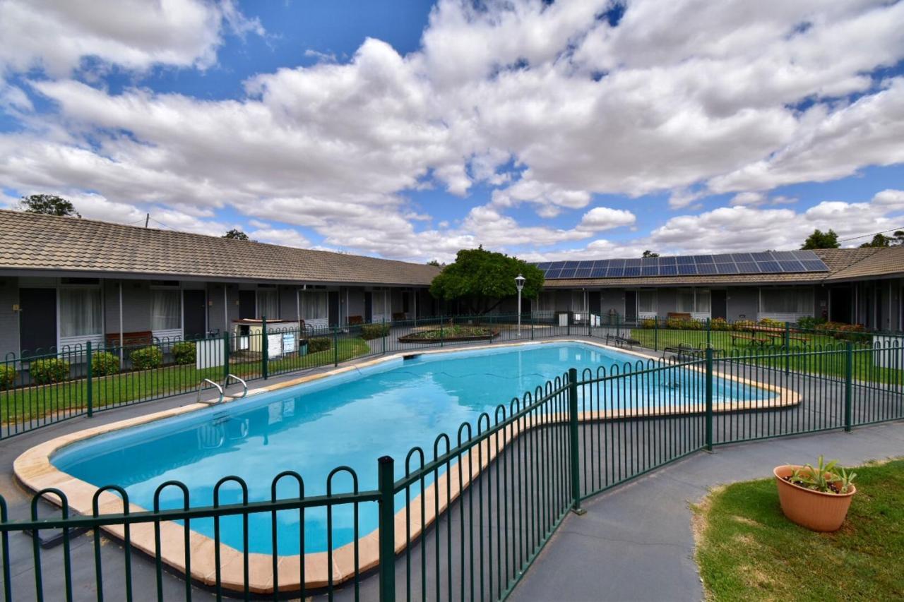 Townhouse Motel קווארה מראה חיצוני תמונה