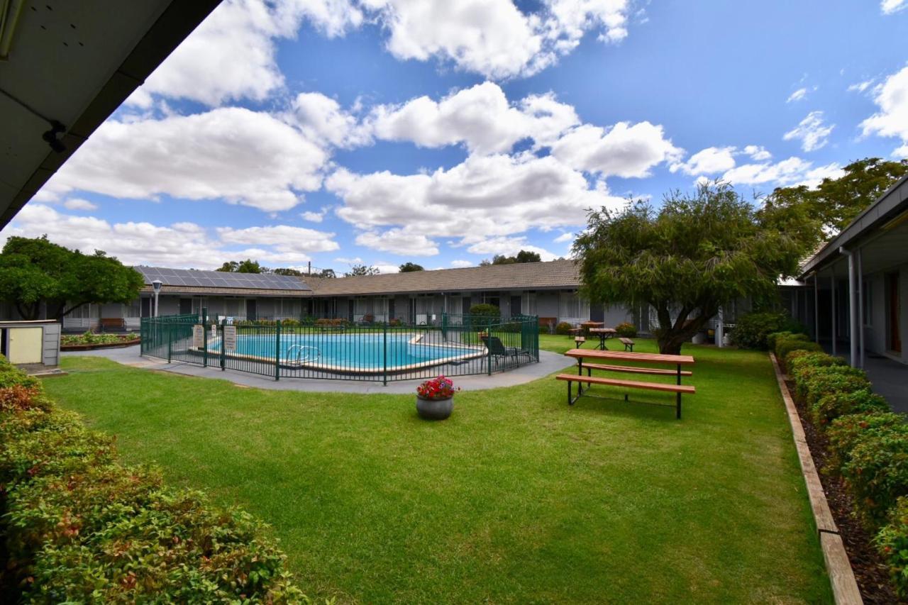 Townhouse Motel קווארה מראה חיצוני תמונה