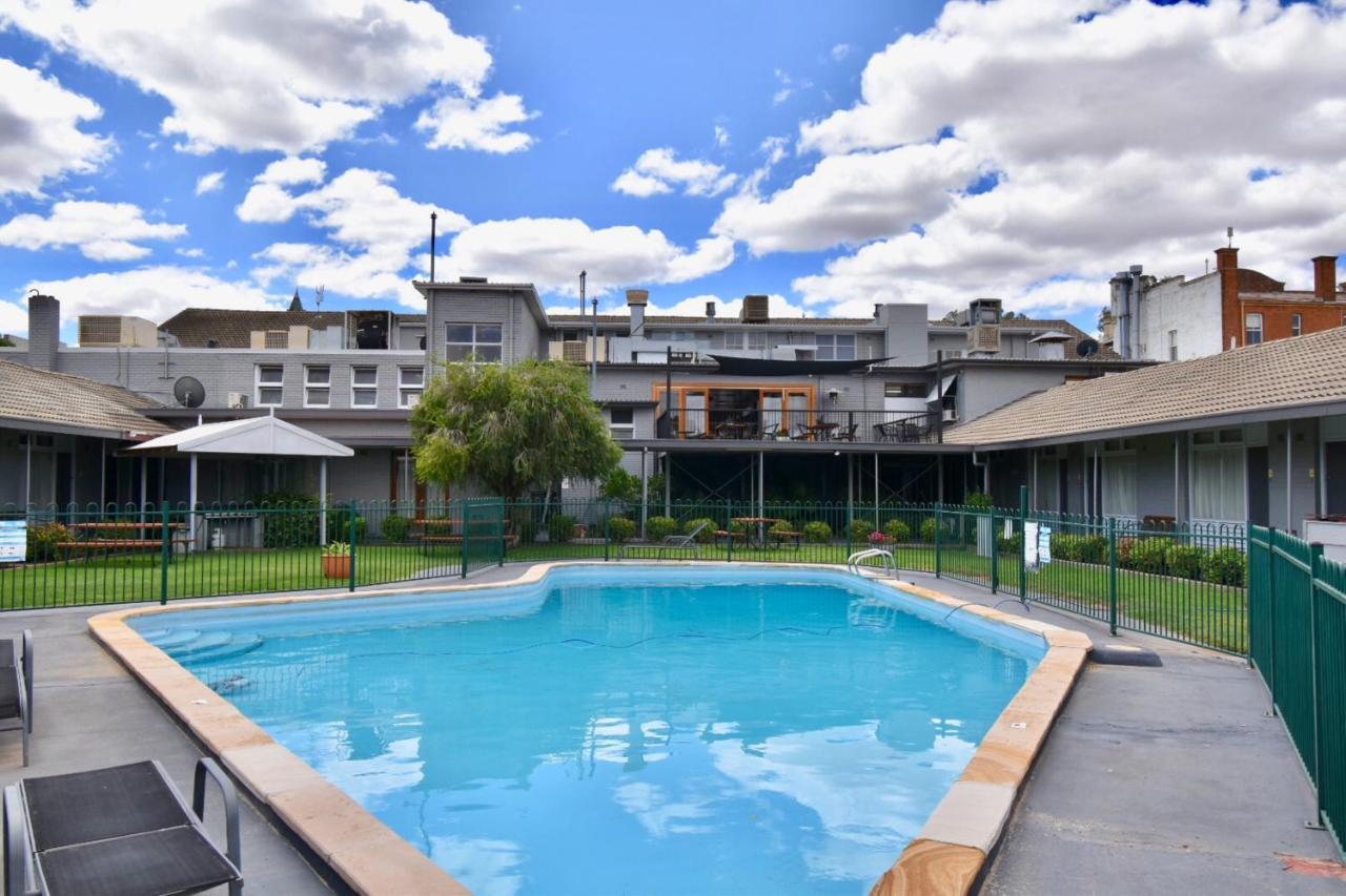Townhouse Motel קווארה מראה חיצוני תמונה